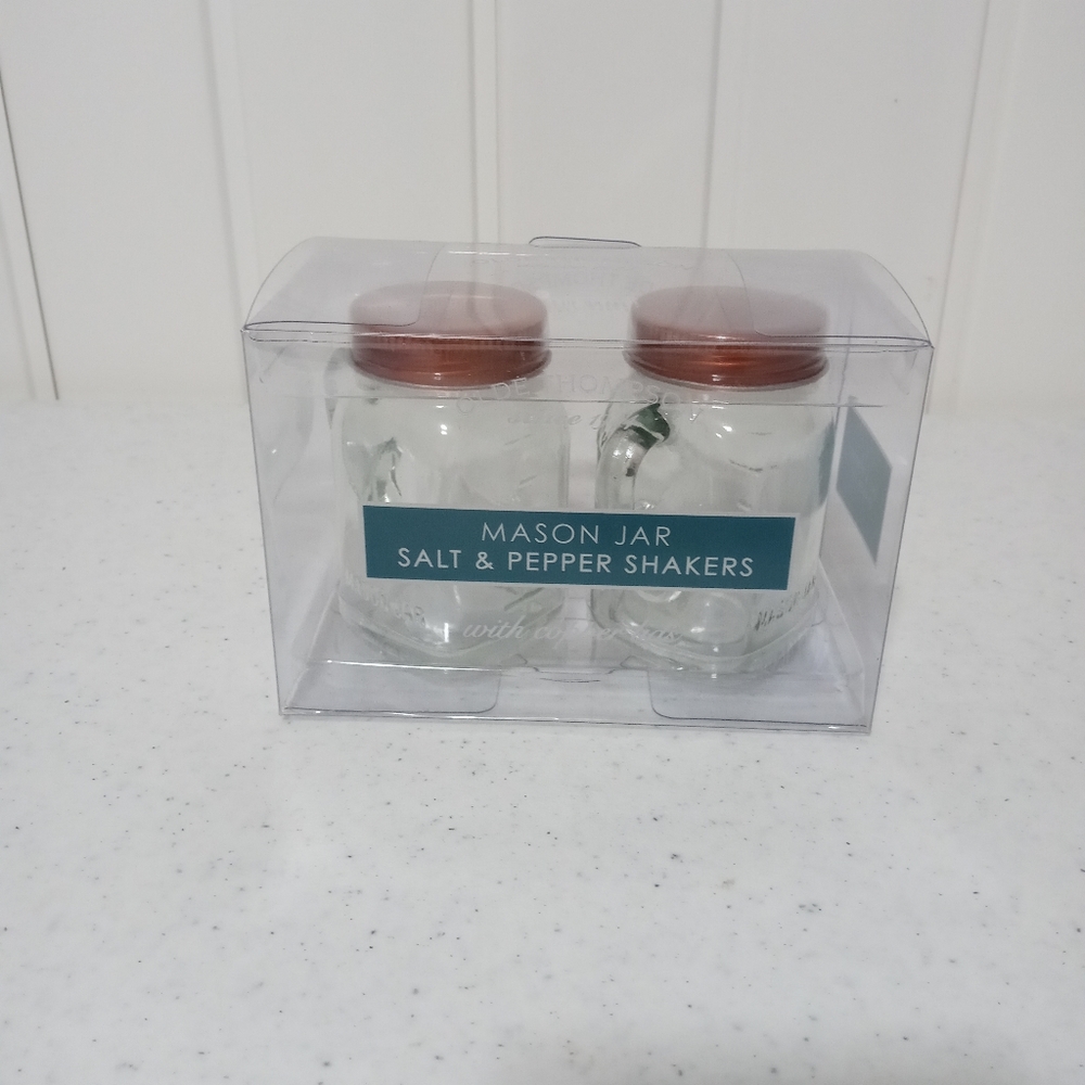 Olde thomson mason salt & pepper shakers - Picture 3 of 3